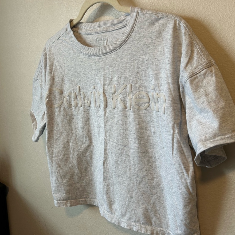 Calvin Klein Cropped Gray T-Shirt size Small